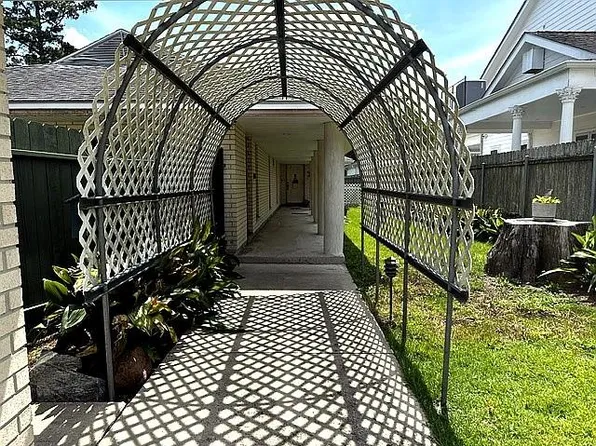 121 Ridgeway Dr, Metairie, LA 70001