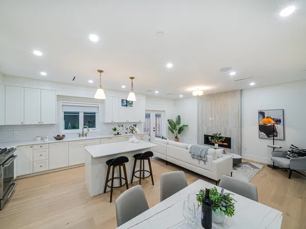 3462 Welwyn St, Vancouver, BC V5N 3Y8