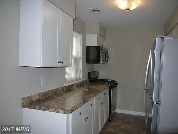 4th image of 1136 James Madison Cir