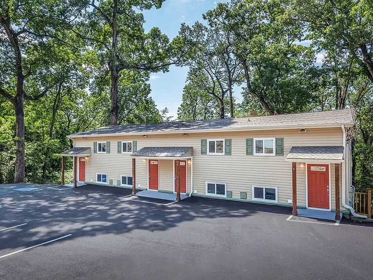 2 Bedroom, 1 Bath on the North Shore! — Photo 15