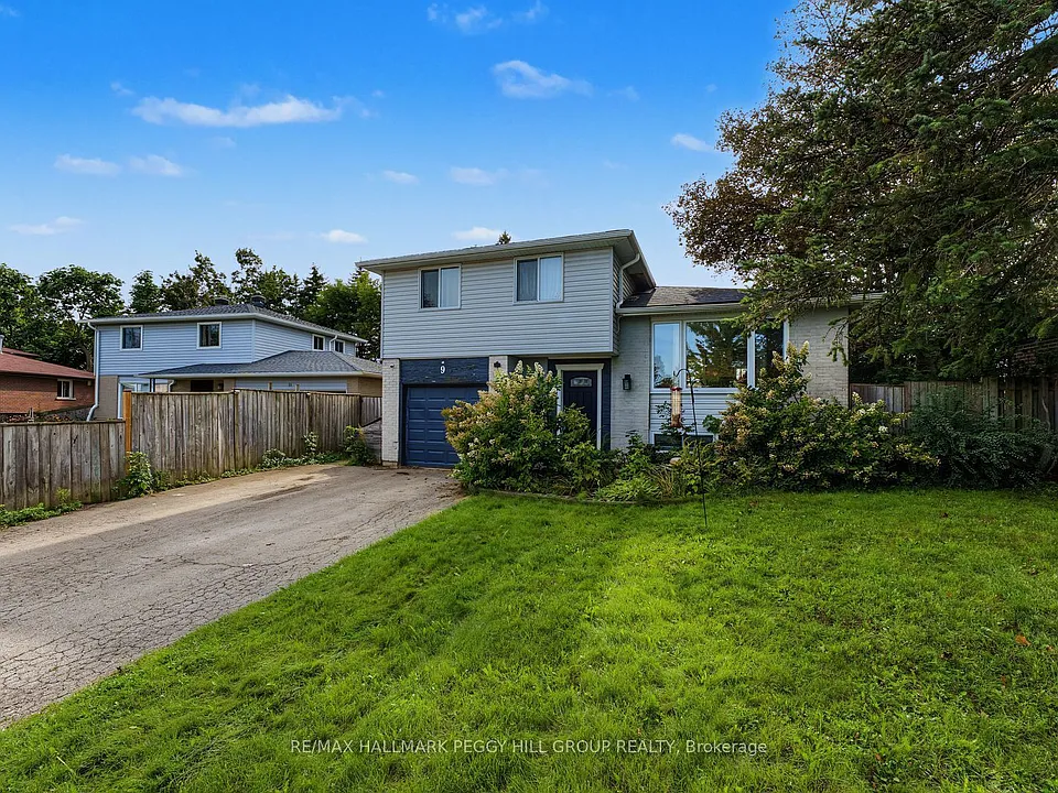9 Baker Cres #LOWER