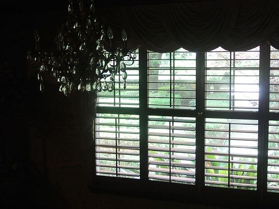 5th image of 8236 Columbia Dr