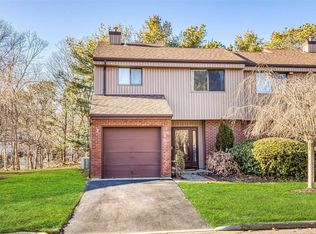 88 Timber Ridge Dr, Holbrook, NY 11741