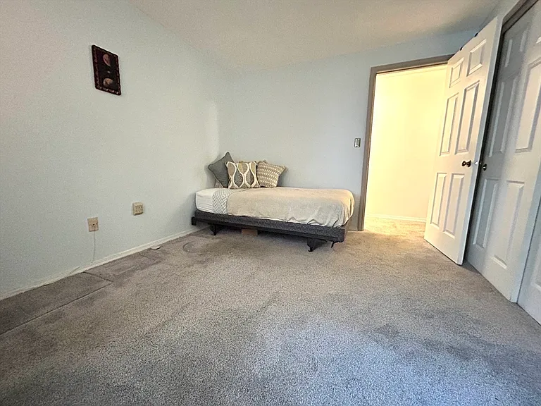 15 Thompson Dr #12 — Photo 8