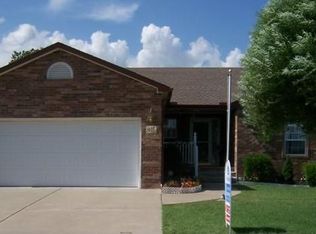 416 Crestridge Cir, Winfield, KS 67156