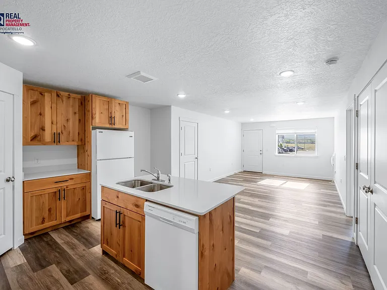 106 Briscoe Rd — Photo 4
