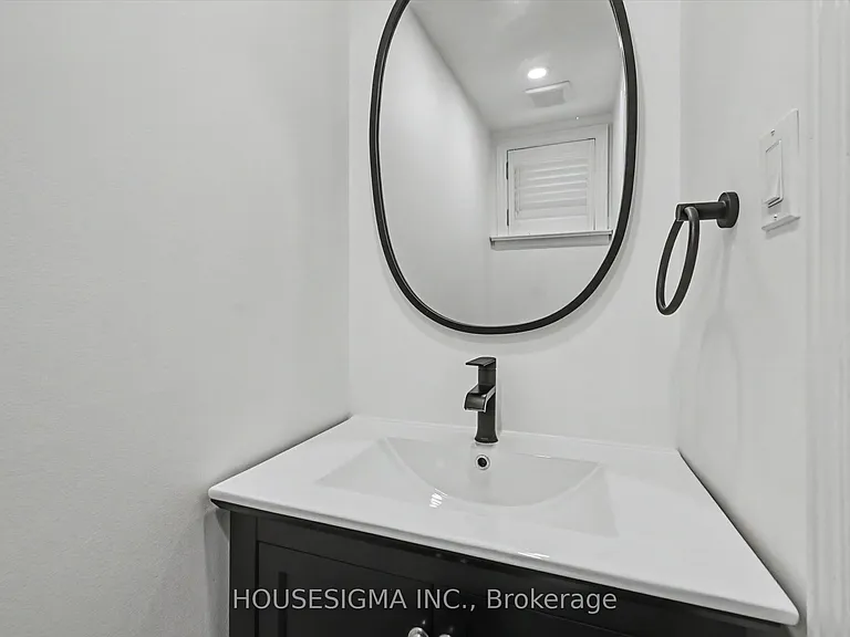 444 Withnell Cres — Photo 25