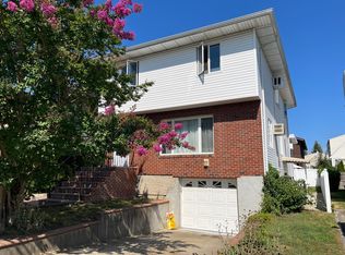 12 Hickory Rd #A, Pt Washington, NY 11050