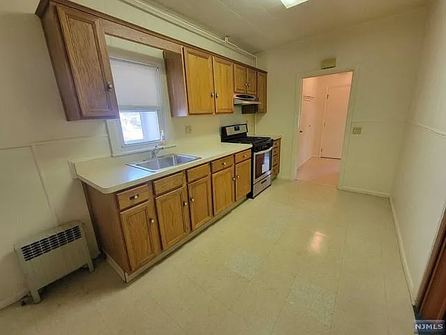 90 Ackerson St #2 — Photo 10