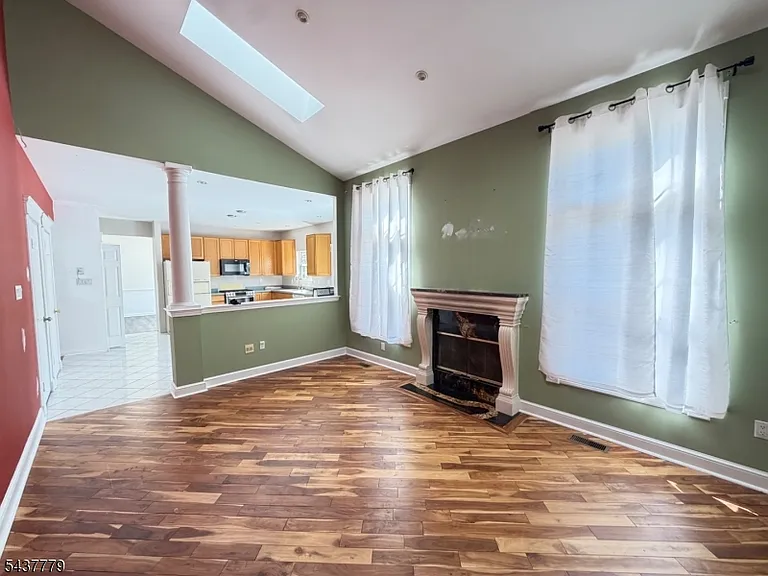 373 Stonehenge Dr — Photo 4