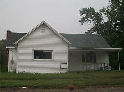 2nd image of 937 E 2nd St