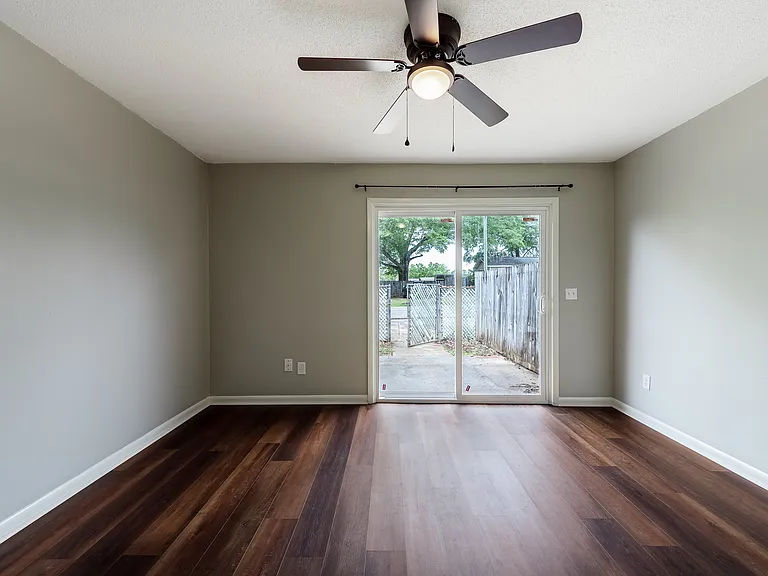 200 Plaza Dr #6 — Photo 8
