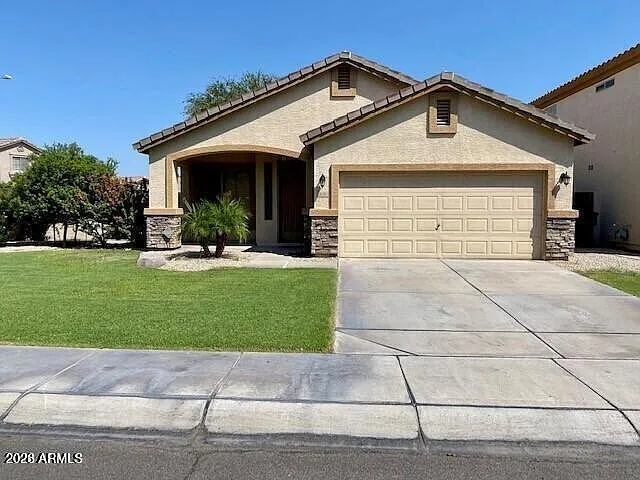 3 bed, 2.0 bath, 1746 sqft, $2,400 — Photo 2