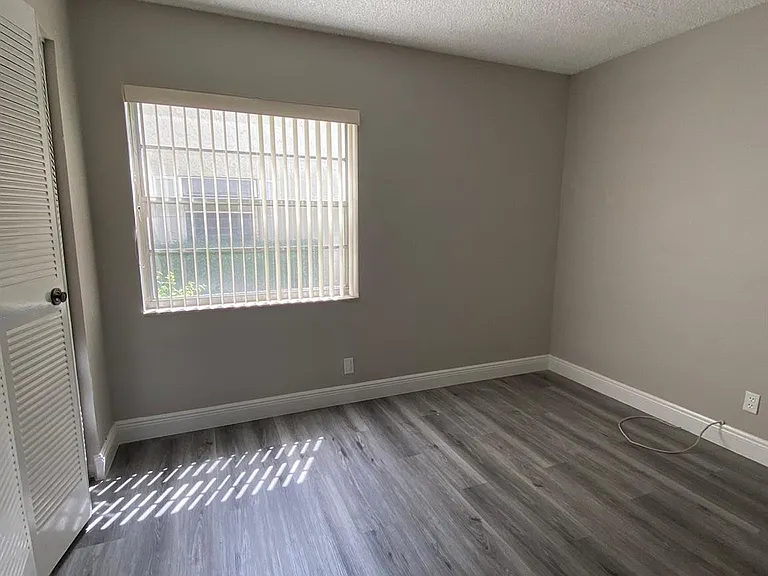 3225 N University Dr — Photo 16