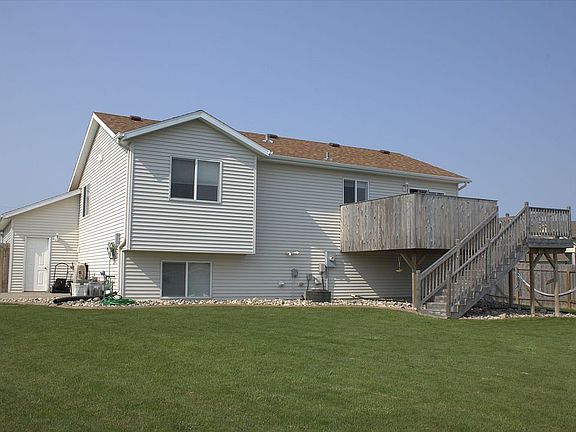 4th image of 1027 Parkway Dr