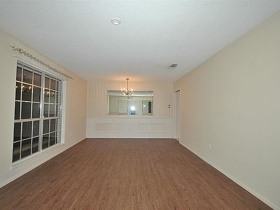 5th image of 2223 Carolinda Dr