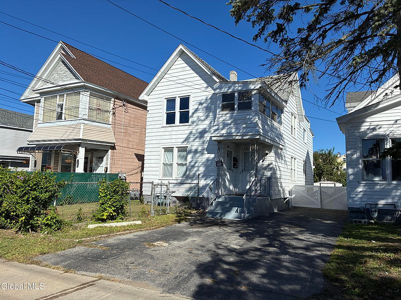 2nd image of 1340 4th Avenue