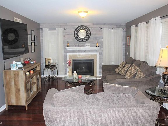 3rd image of 46465 Leanna Dr