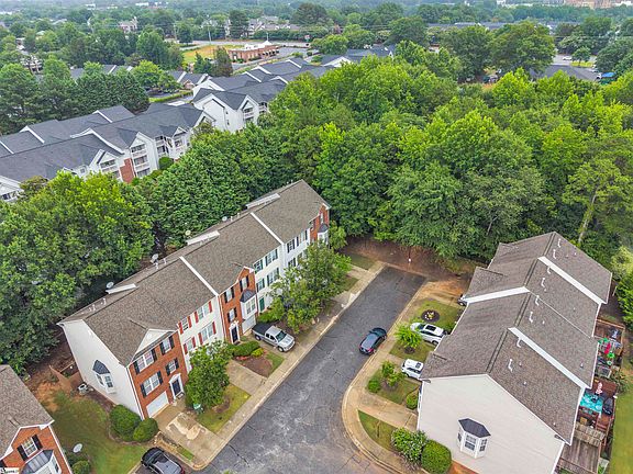 3rd image of 300 Canewood Pl