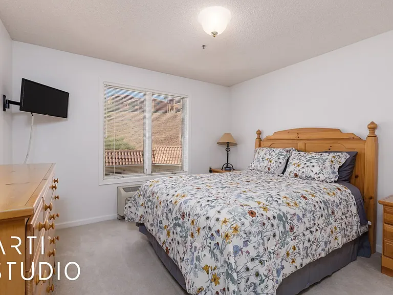555 Highland Dr #209 — Photo 7