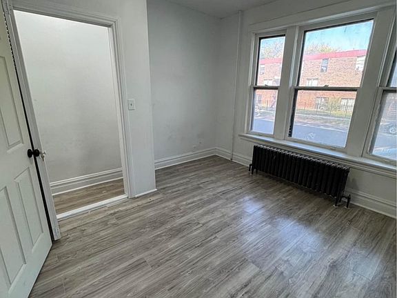 4th image of 6026 S Champlain Ave #G
