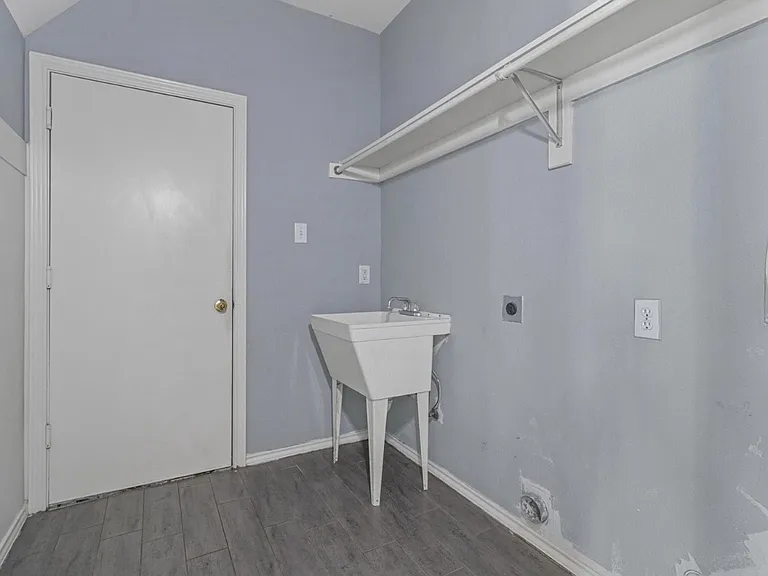 9669 Plains Cir — Photo 31