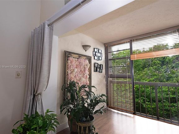 4th image of 9441 Fontainebleau Blvd APT 202