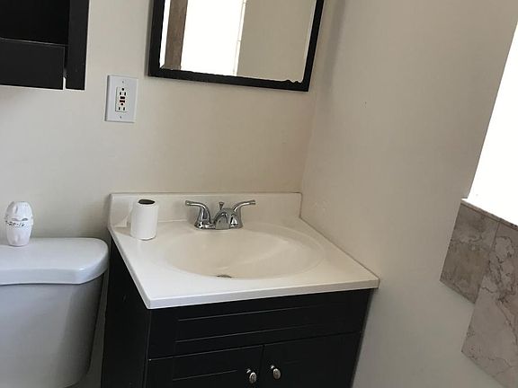 2nd image of 836 N Damen Ave APT 3