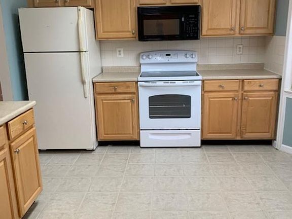 2nd image of 3829 Foxfield Ln