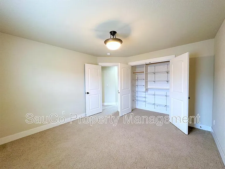 727 NE 65th Ct — Photo 18