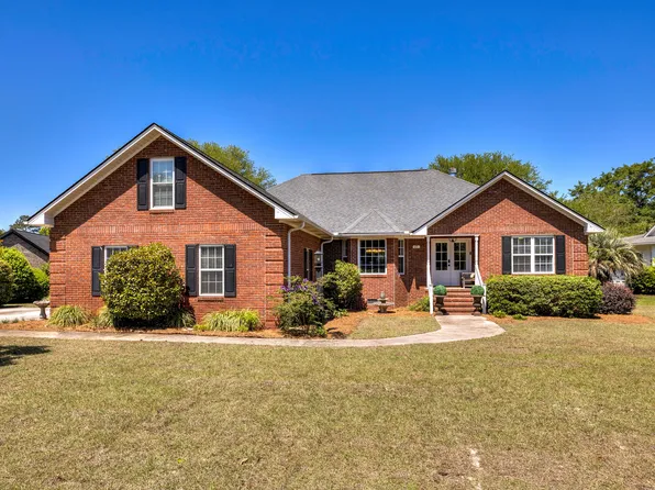 25 Plantation Dr, Manning, SC 29102