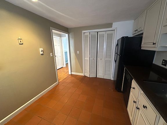 4th image of 87 Phelps St