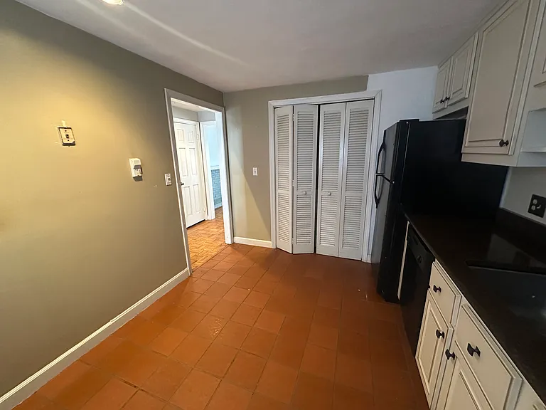 87 Phelps St — Photo 9