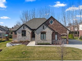 6470 Creekside Dr, Shelby Township, MI 48316