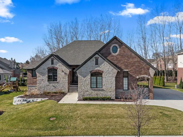6470 Creekside Dr, Shelby Township, MI 48316