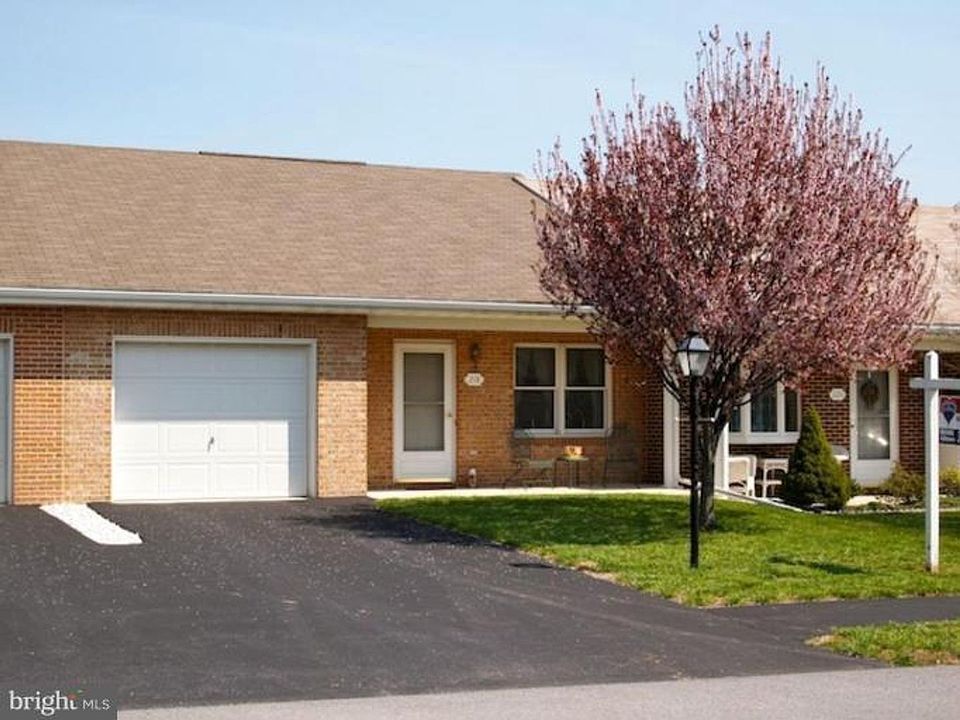 1st image of 218 Winding Oak Dr