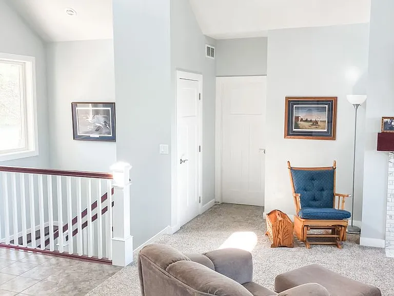 220 Meadow Woods Dr — Photo 8