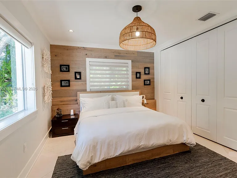 1029 Mariposa Ave — Photo 13