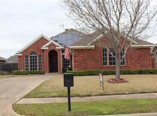 225 Mentor Dr, Arlington, TX 76002