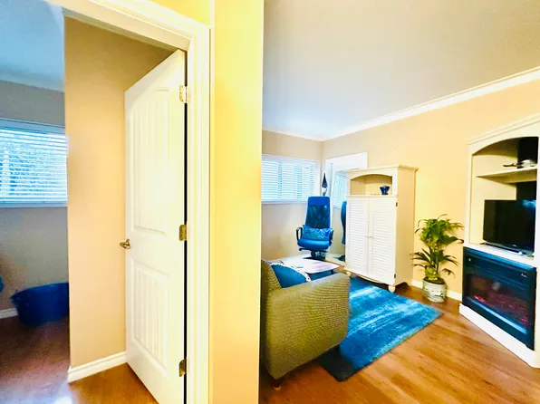 580 Radant Rd #A, Kelowna, BC V1W 1A1