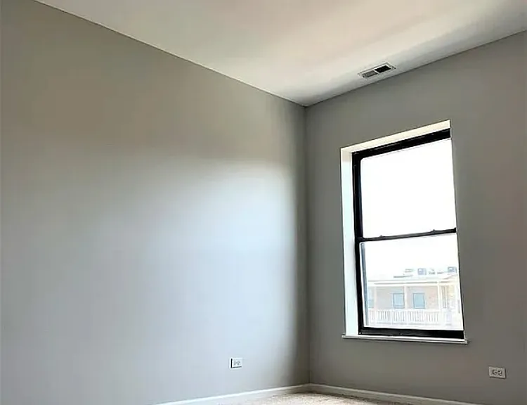 4549 S Michigan Ave #3 — Photo 2