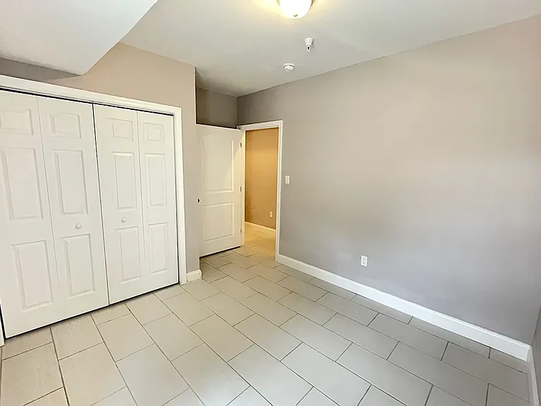4111 Ludlow St — Photo 10