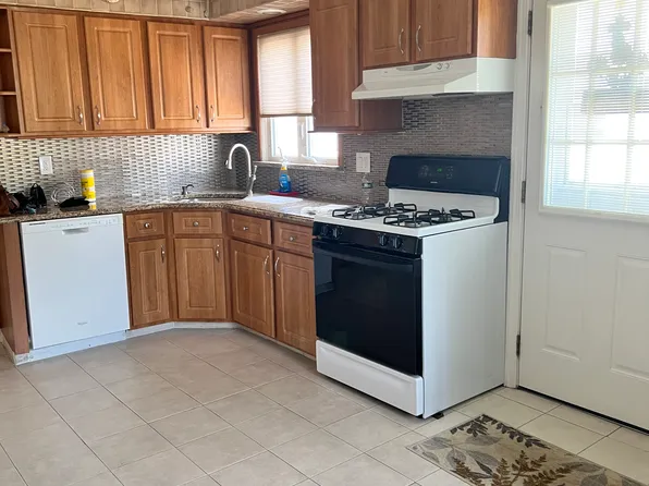 (undisclosed Address), Mineola, NY 11501