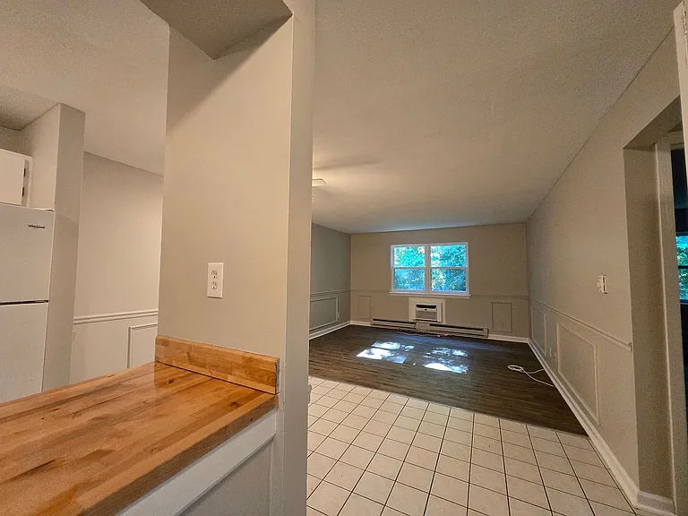 Creekwood Apartments - Farmington — Photo 11