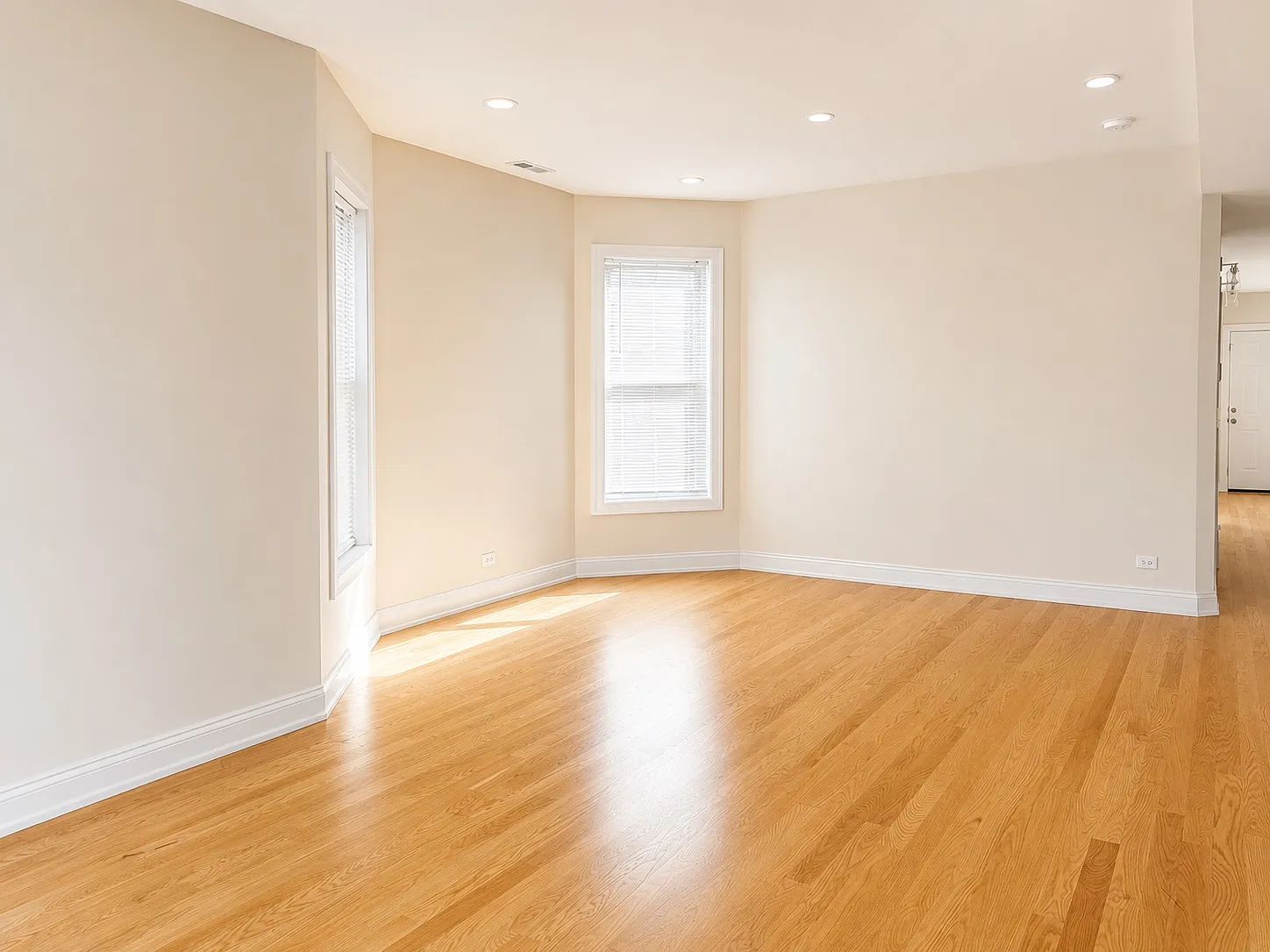 7344 S Blackstone Ave — Photo 3