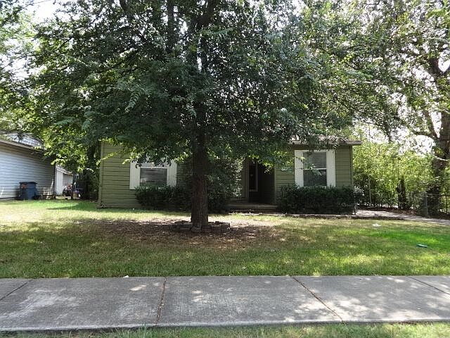 1st image of 2604 Squire Pl