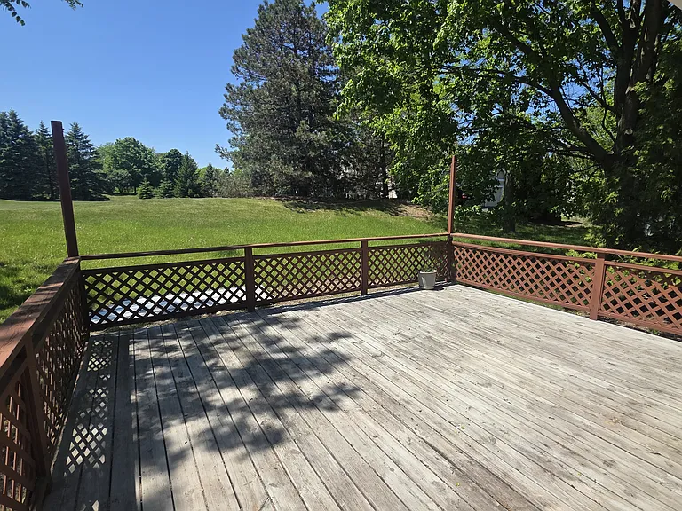 11505 N River Rd — Photo 3