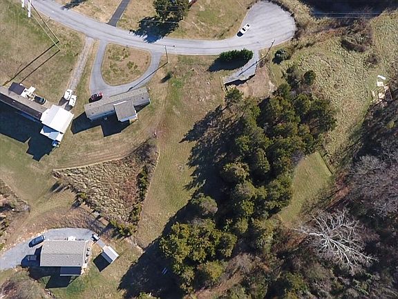 2nd image of 535 Mulberry Dr