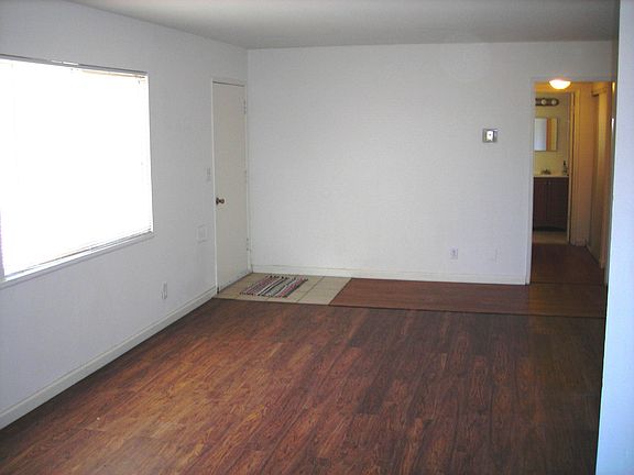 5th image of 2139 Sweetbrier St