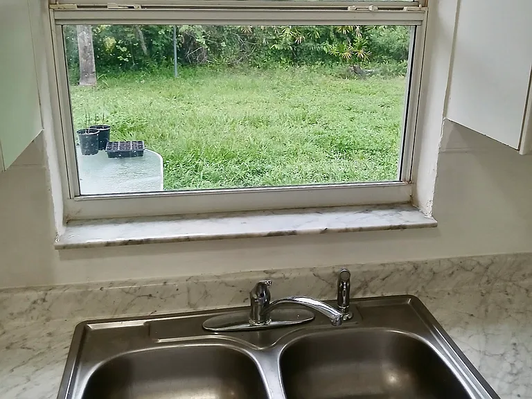 225 Avacado Ct #4 — Photo 8